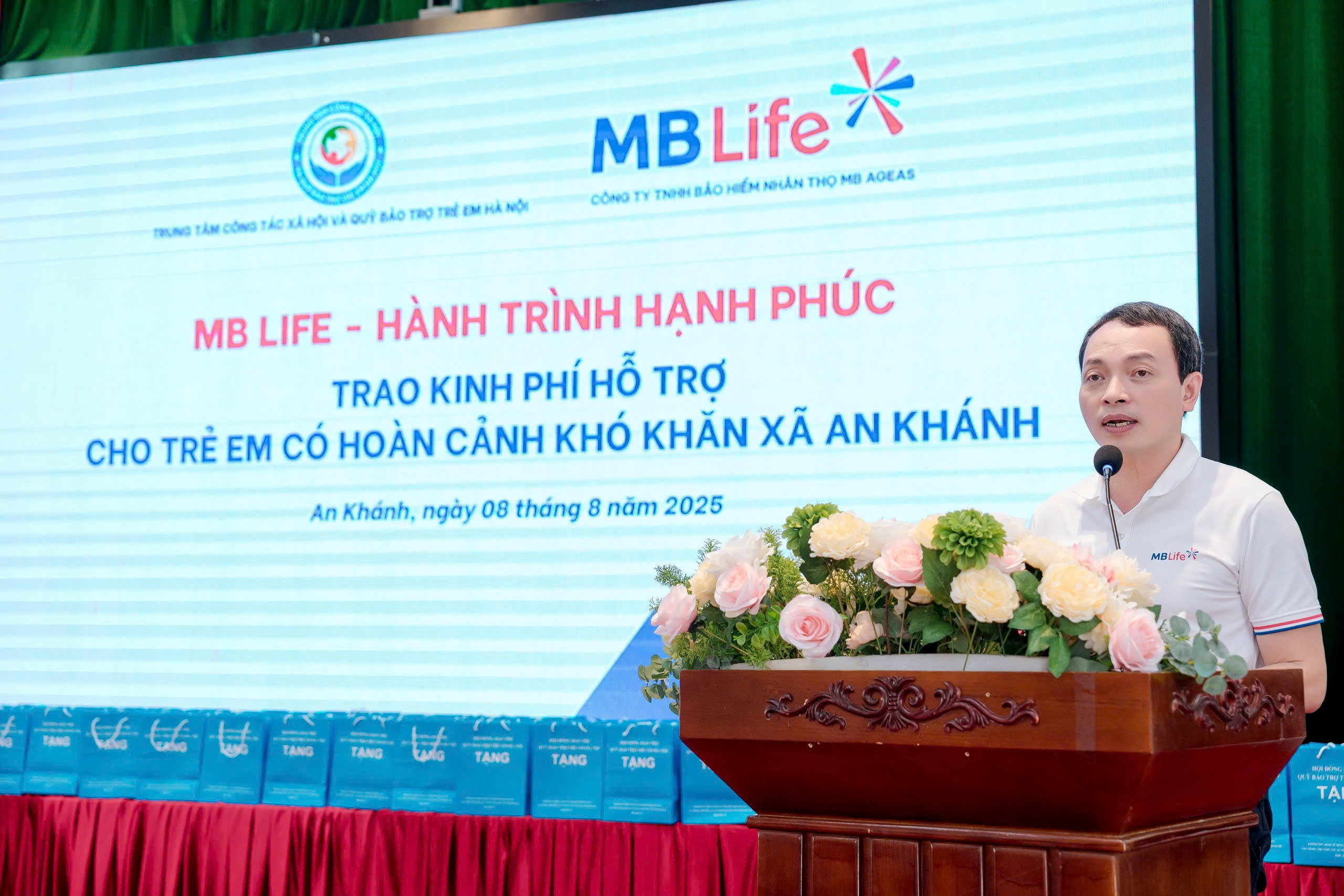Chương trình trao kinh phí hỗ trợ cho các em có hoàn cảnh khó khăn của xã Sóc Sơn và xã An Khánh