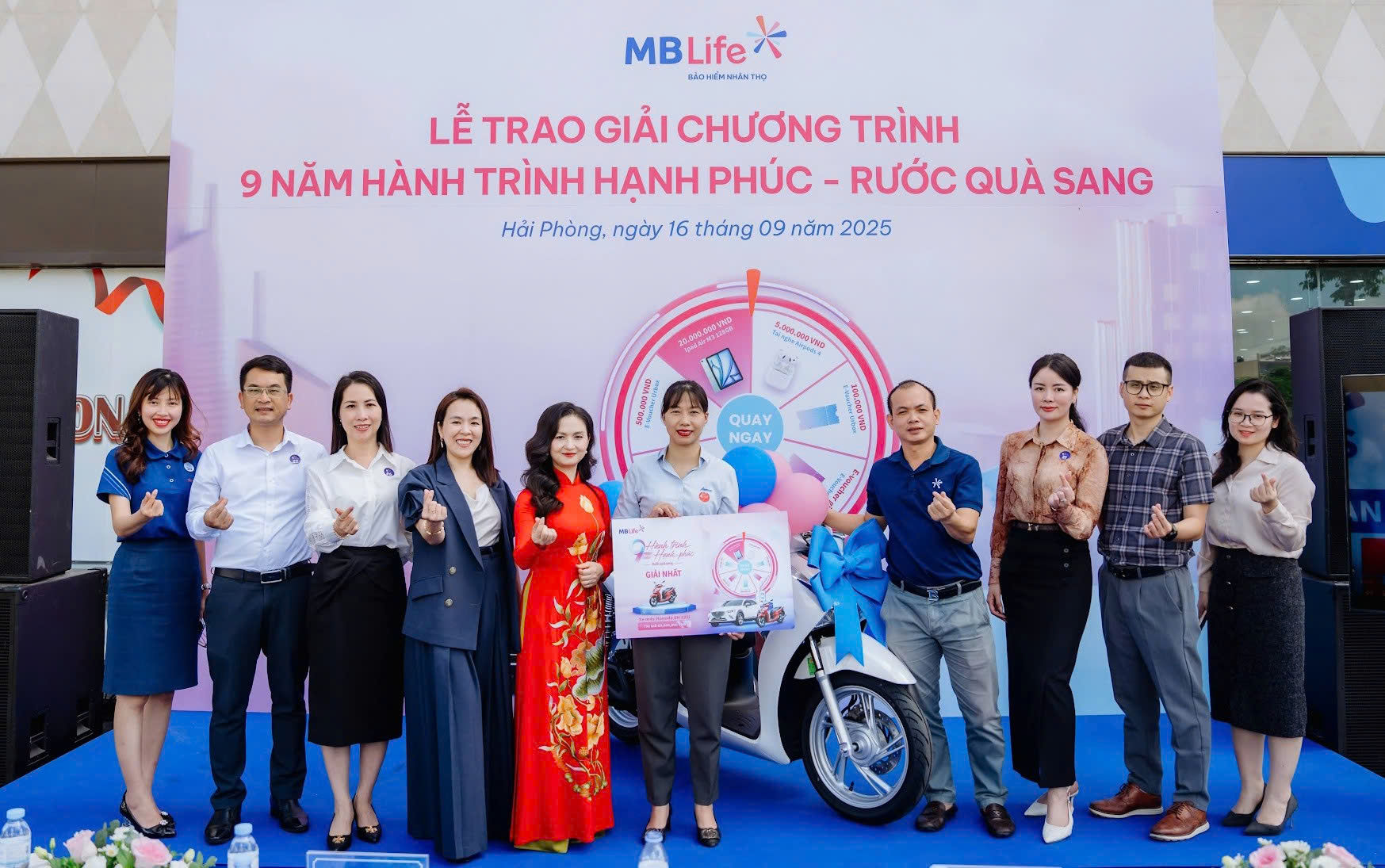 Bảo hiểm MB Life trao giải xe máy SH 125i cho khách hàng may mắn