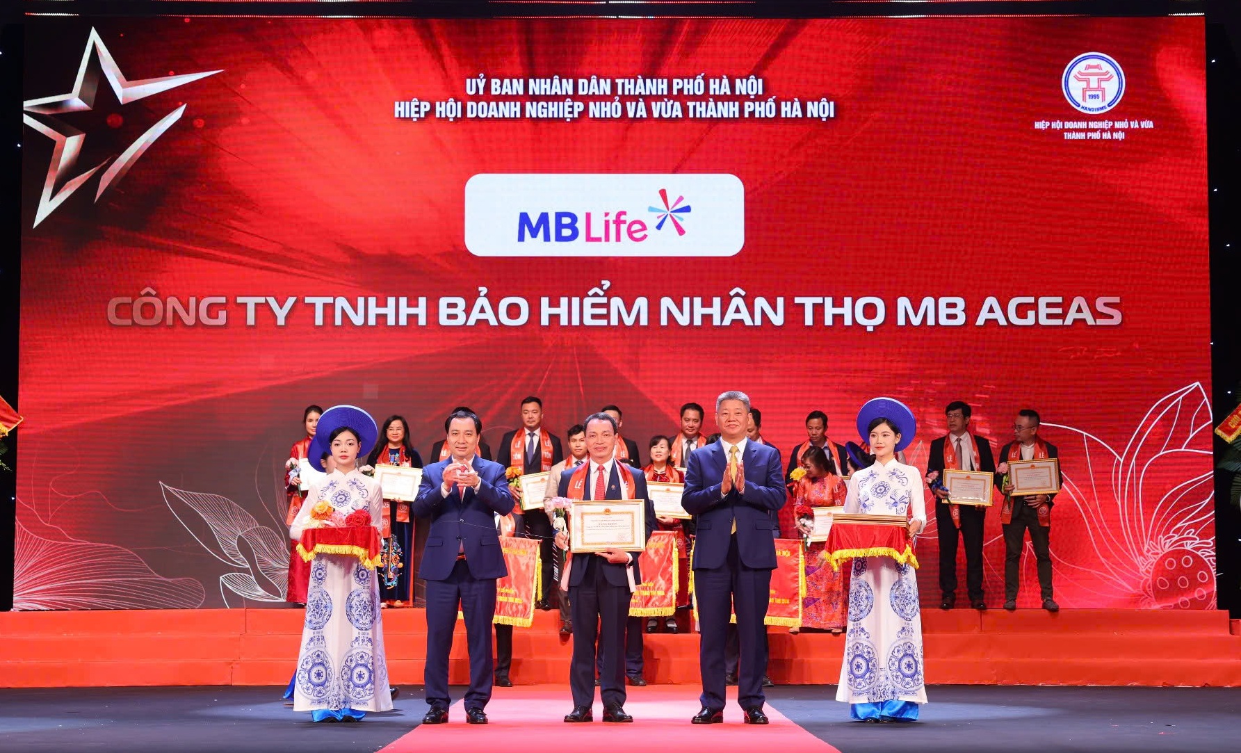 MB Life vinh dự nhận Bằng khen của UBND thành phố Hà Nội