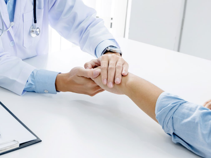  Khách hàng không lo lắng khi mắc bệnh nan y vì sản phẩm bảo hiểm chi trả chi phí điều trị